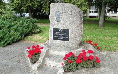 Община евреев Литвы призвала снести памятник пособнику нацистов Крикштапонису