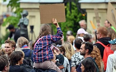 Жители Литвы вышли на акцию протеста против закрытия музеев писателей СССР