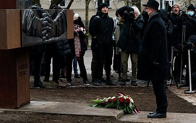 Соловьи-разбойники: народ срывает властям Прибалтики антироссийские мероприятия