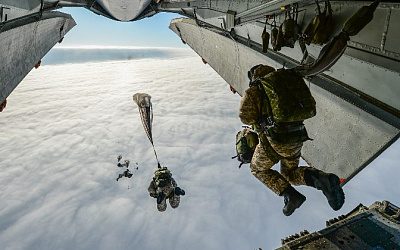 В Приднестровье обеспокоены учениями парашютистов в Молдове