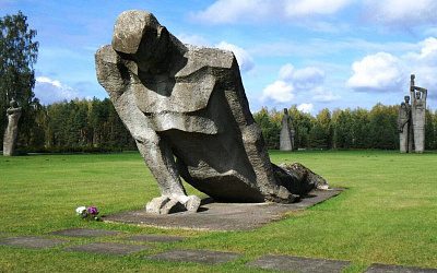 «Концлагерь для них курорт». Число жертв Саласпилса занизили в 50 раз