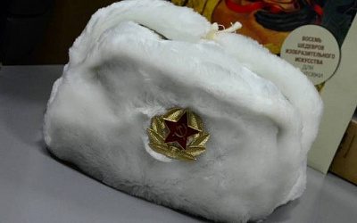 В Эстонии пограничники оштрафовали мужчину за шапку с гербом СССР