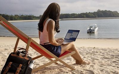 Опрос: каждый третий житель Литвы вынужден работать во время отпуска