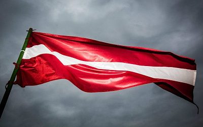 На латвийских границах установили флаги, которые не видно ночью