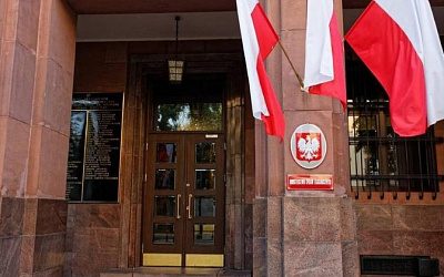 МИД Польши: США не консультировались с союзниками по приостановке помощи Киеву