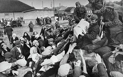 Как в 1939 г. советские войска встречали в Западной Белоруссии, избавленной от польского гнета?