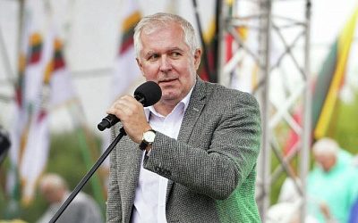 Глава Минобороны Литвы ответил на обвинения президента из-за закупки танков