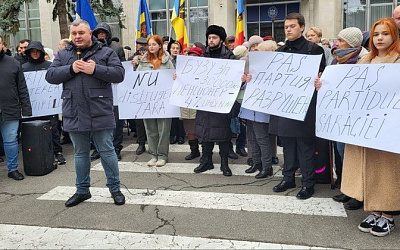 Оппозиция устроила митинг против правящей партии Молдовы