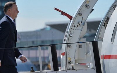 Самолет президента Польши совершил аварийную посадку в Варшаве
