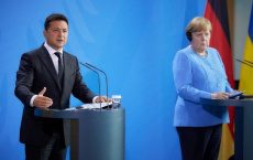 Зеленский и Меркель обсудили по телефону Донбасс и мигрантов