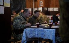 Минобороны Украины разрешило кормить солдат просроченными продуктами