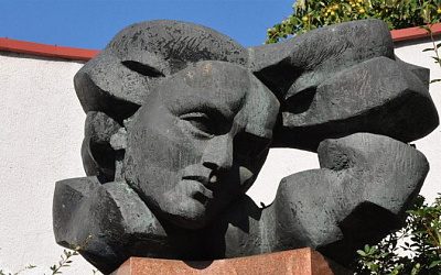 Деятели искусств Литвы решили оспорить в суде снос памятника литовской поэтессе Нерис