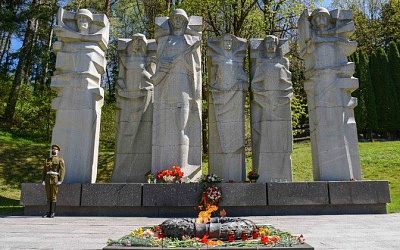 Вице-спикер Сейма Литвы оценил уровень жизни в стране после сноса советских памятников