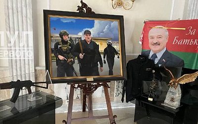 Автомат Лукашенко попал на выставку во Дворце независимости в Минске (фото)