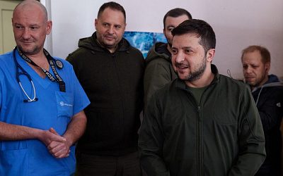 «Скорой помощи не ждите!»: Зеленский пускает украинскую медицину «под нож»