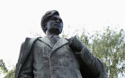«Участвовал в уничтожении страны»: литовские консерваторы потребовали снести памятник советскому поэту Цвирке