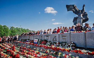 Политолог: власти Латвии используют тезис о «советской оккупации», чтобы обелить нацизм