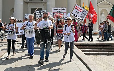 «Борцы за демократию» лишают жителей Литвы права на протест