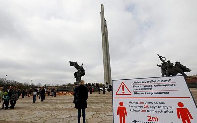 Латышские националисты проследят за работой полиции возле Памятника Воинам-Освободителям 9 мая