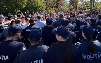 Жители Гагаузии вышли на митинг из-за визита президента Молдовы в Комрат