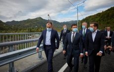 Зеленский спросит у украинцев о целесообразности введения пожизненного срока за коррупцию