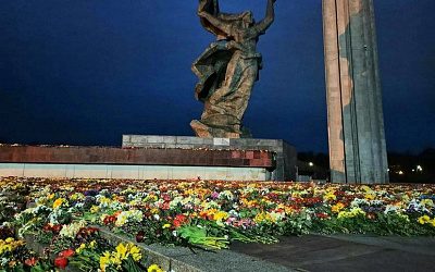 Лидер «Согласия» назвал унизительными ограничения у Памятника Освободителям Риги