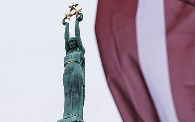 Русофобская истерика: дискриминационную политику Латвии осудили даже на Западе