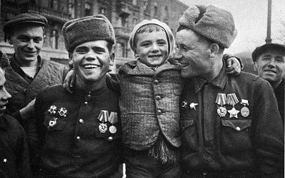 «Артиллеристам не открывать огня по городу, летчикам не сбрасывать бомбы. Сохранить красоту»: 75 лет назад советские войска освободили Одессу