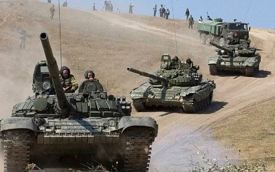 Издание Politico опубликовало фейковые фото российских танков «на границе с Украиной»