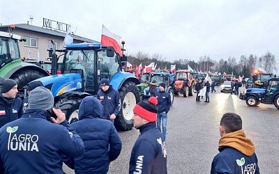 Польские фермеры пригнали в Варшаву 200 тракторов в знак протеста (видео)