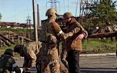 Минобороны России показало новые кадры сдачи в плен украинских боевиков из «Азовстали» (видео)