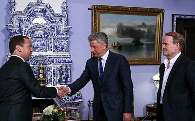 Бойко и Медведчук прилетели в Москву к Медведеву