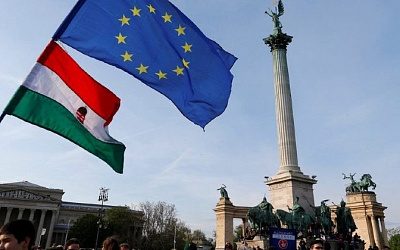 Bloomberg: Венгрия помешала Евросоюзу договориться о новых санкциях против России