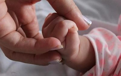 В Латвии планируют увеличить пособие по уходу за ребёнком