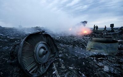 Убедительные доказательства: малайзийский авиалайнер был сбит двумя украинскими военными самолетами