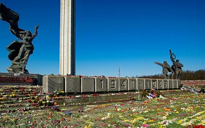 Комиссия Сейма Латвии утвердила сроки сноса Памятника Освободителям Риги