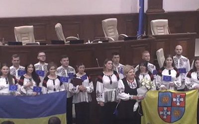 Весенняя сессия парламента Молдовы закончилась гимном Украины (видео)