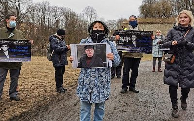 В Эстонии прошел пикет в поддержку арестованного правозащитника Середенко