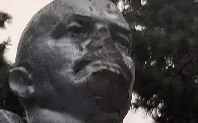 В Молдове вандалы разбили нос памятнику Ленина