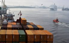 Рижский порт углубляет дно для гигантских судов,  которые потеряла Латвия