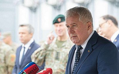 Глава Минобороны Литвы заявил, что Украина должна сама себя защищать