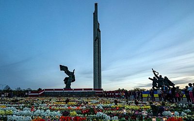 Строили рижане, москвичи и киевляне: история Памятника воинам Советской Армии — освободителям Латвии и Риги