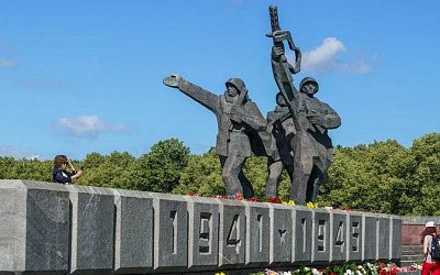 Песков пристыдил власти Латвии за День памяти погибших на Украине 9 мая