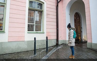 В Эстонии бросили «коктейли Молотова» в здания парламента и Полиции безопасности