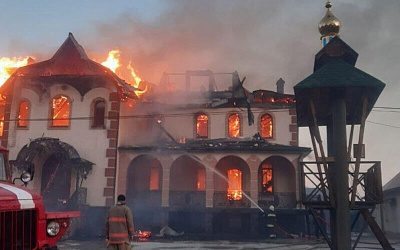 Похищения, поджоги, рейдерские захваты: на Украине уничтожают каноническую церковь