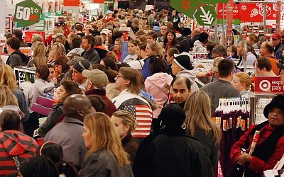 Безумный шопинг: вся Латвия перед «локдауном» пошла штурмом на торговые центры