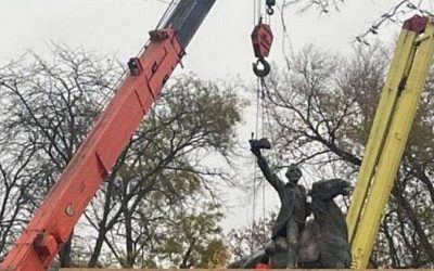 В Измаиле снесли памятник Суворову