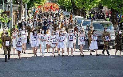 Тысячи человек приняли участие в акции «Бессмертный полк» в Кишиневе