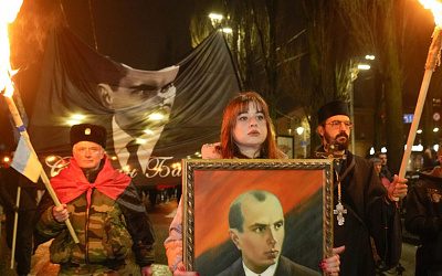 Неонацисты или психбольные: кто «окормляет» паству на Украине