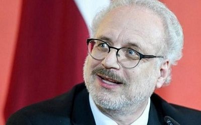 Президент Латвии потребовал убрать лазейки из закона о запрете советской символики
